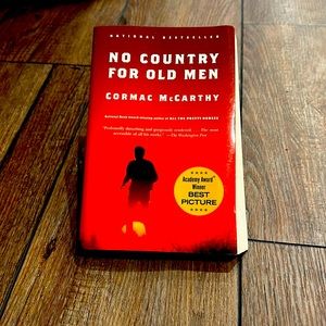 NO COUNTRY FOR OLD MEN  Cormac McCarthy Paperback